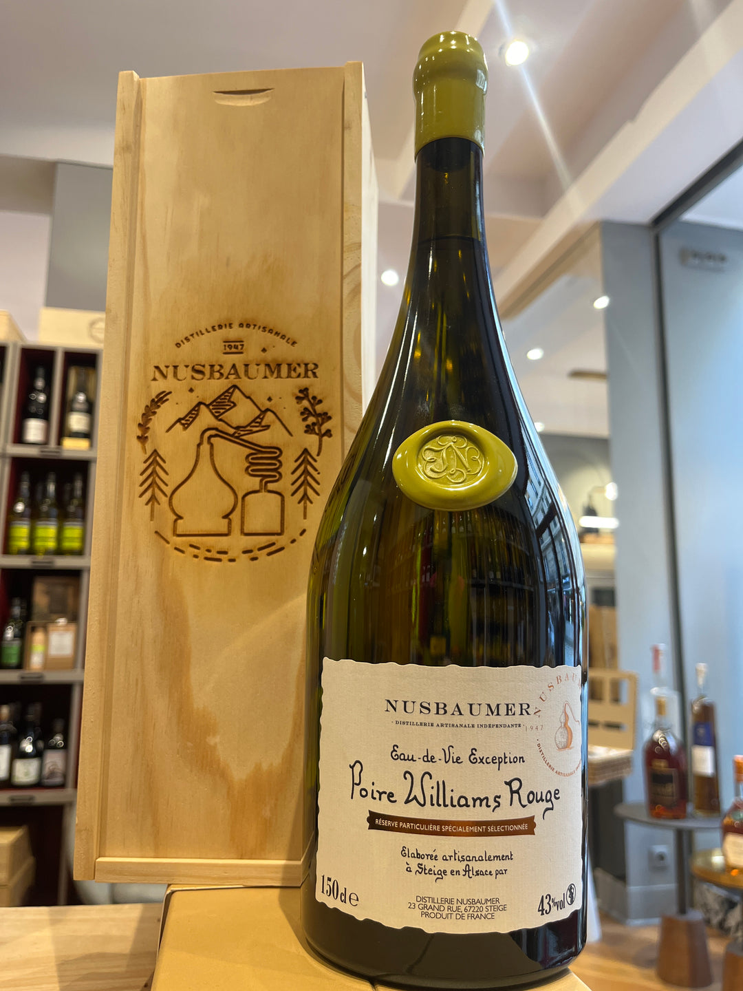 Distillerie Nusbaumer Eau-de-vie de Poire Williams Exception 43% Magnum en caisse bois, 150cl